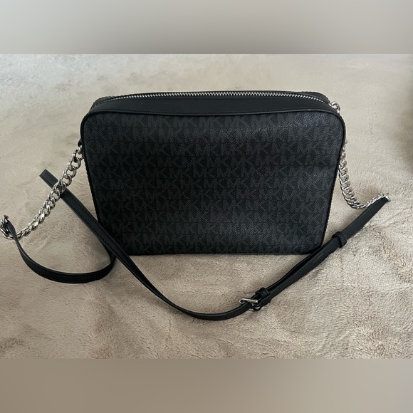 Michael Kors Black large East West Jet Set Crossbody with chain strap - Picture 8 of 9